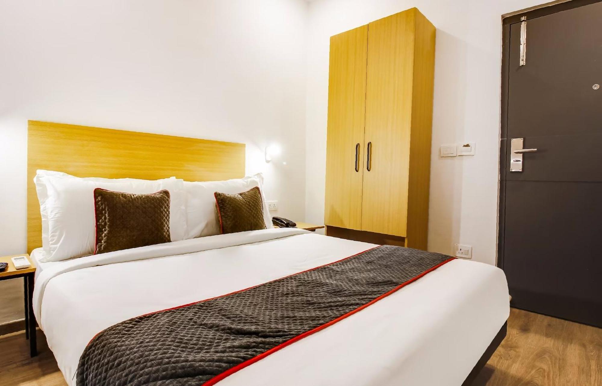 Hotel Townhouse De Alphabet Hyderabad Exterior foto